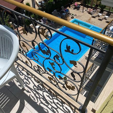 Апартамент На Солнечном Берегу Pantai Sunny Bagian luar foto