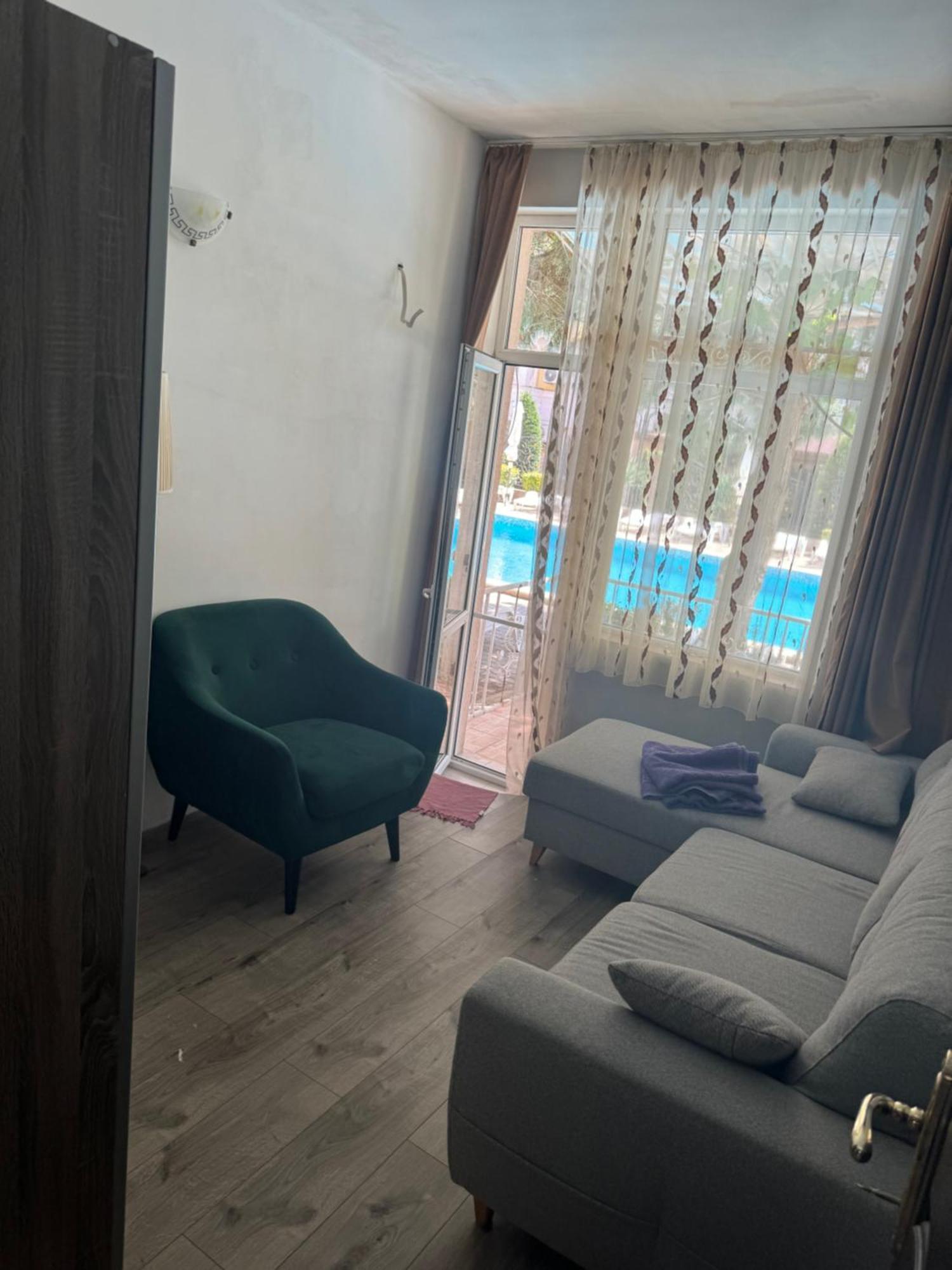 Апартамент На Солнечном Берегу Pantai Sunny Bagian luar foto